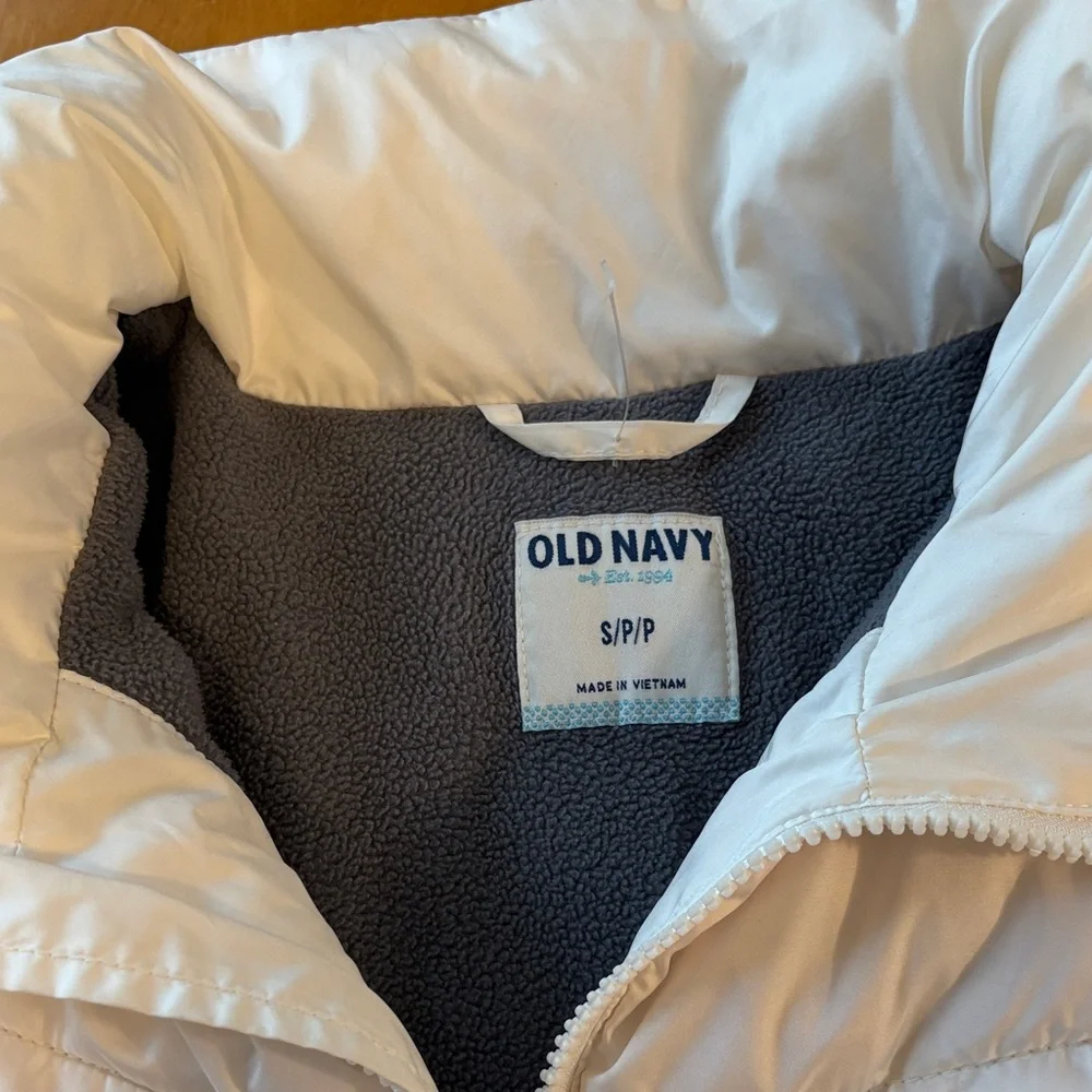 Old Navy Women's White Puffer Jacket - Picture 2 of 4